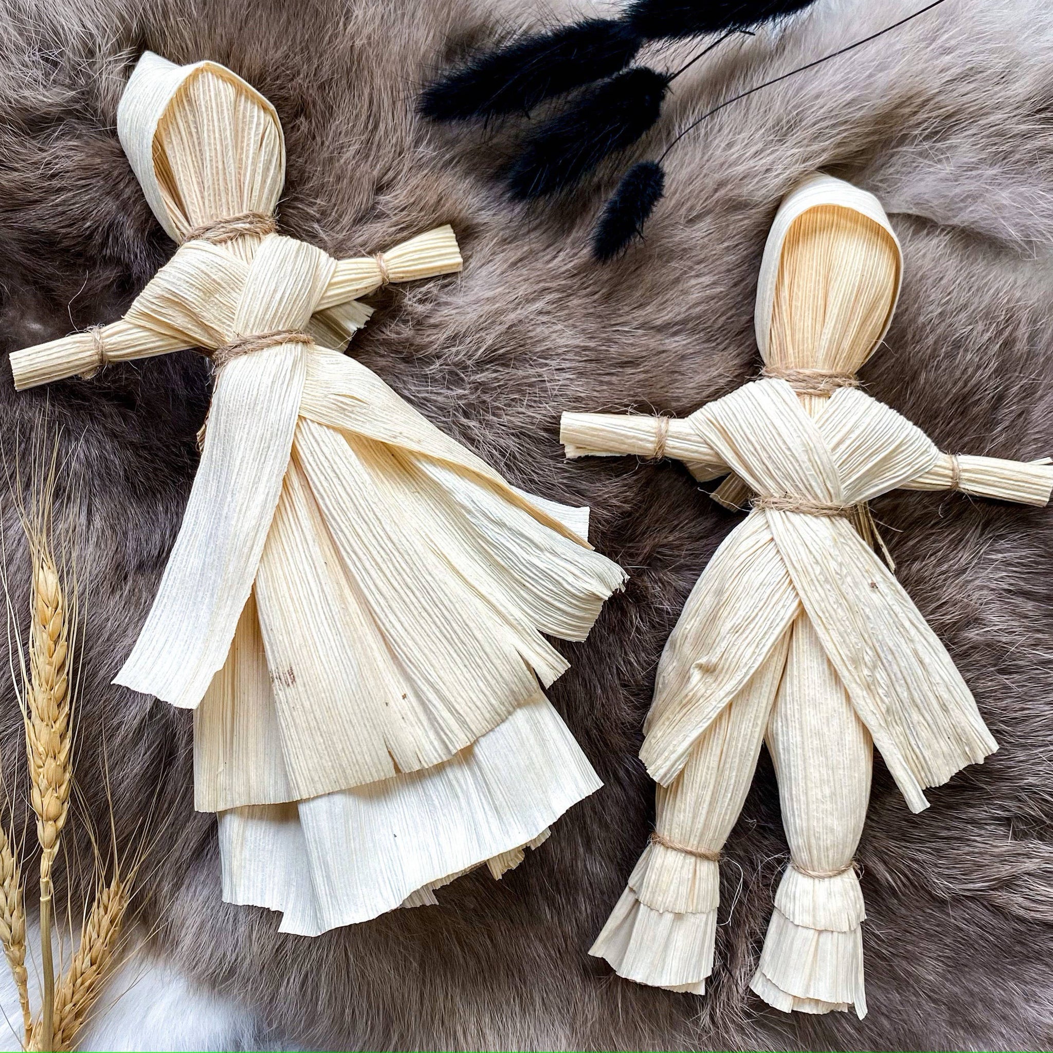 Corn Husk Doll – Folk Poppet with Smock & Hood (Natural)