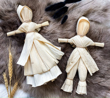 Corn Husk Doll – Folk Poppet with Smock & Hood (Natural)