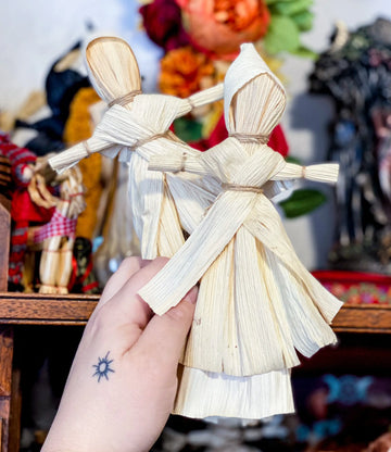 Corn Husk Doll – Folk Poppet with Smock & Hood (Natural)