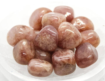 Strawberry Quartz Tumbled Stone 20-30mm