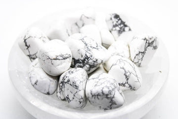 White Howlite Tumbled Stone 20-30mm